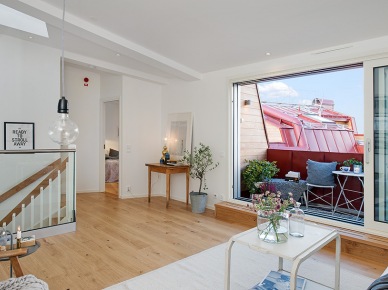 Białe mieszkanie inspirowane skandynawską funkcjonalnością z przyjemnym balkonem :)