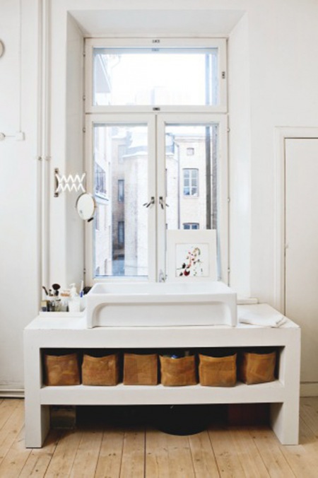 Biala łazienka w skandynawskim stylu