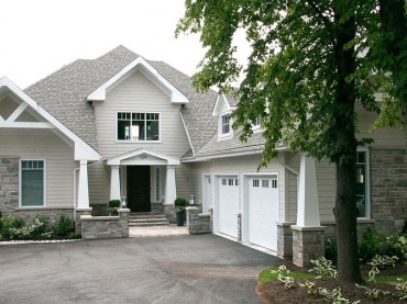 Piękny tradycyjny dom znajduje się w mieście Berrie, w Kanadzie. Wnętrza  oferują  proste i wyrafinowane linie, na...