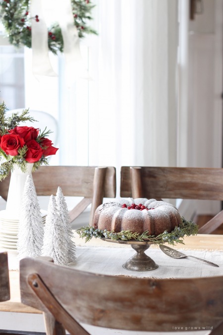 Świąteczny wypiek i dekoracje w jadalni