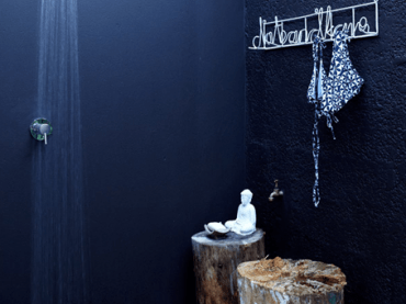 intrygujące , ciemne ściany w łazience - nietypowe i oryginalne...