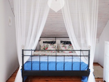 Sypialnia na poddaszu w stylu vintage (37838)