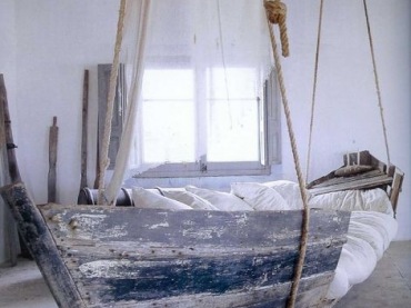 nietypowe, może kontrowersyjne inspiracje ze starymi łódkami - to zdecydowanie męskie aranżacje lub dla wielkich pasjonatów stylu vintage i wodników...