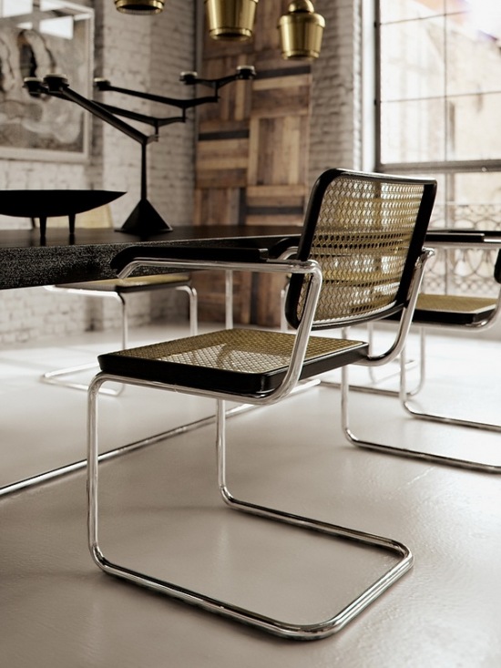 Eleganckie nowoczesne krzesła z metalu i rattanu
