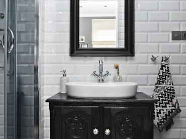 Aranżacja łazienki w czerni i bieli (42090)