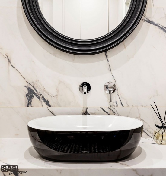 Czarno-biała umywalka w eleganckiej łazience