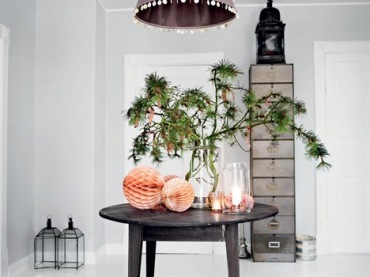 jeśli Was pociąga minimalizm i skandynawska prostota, to dekoracje świąteczne przypadną Wam do gustu - skromne, proste...