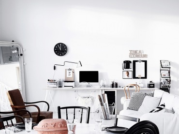 Przepiękne mieszkanie w stylu skandynawskim, w biało-czarnej aranżacji,sfotografowane przez wspaniałego artystę z...