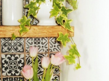 Różowe tulipany,wiosenne aranzacje z kwiatami w kuchni,marokańska płytka na scianie w kuchni, (37070)