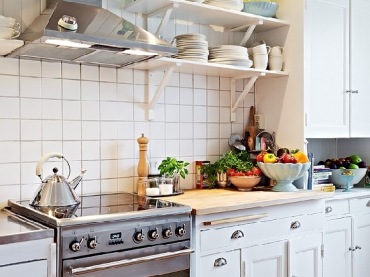 Okap i kuchenka inox w białej kuchni wygląda rewelacyjnie:)