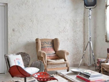 fotograf Manolo Yllera http://www.manoloyllera.com/ uwiecznił piękny, jasny i nietypowy loft, który znajduje się w Madrycie. Stylizowany na boho, czyli kreatywny, nieprzewidzialny i artystyczny. Beton choć surowy tutaj  wkomponował się ciepło w awangardę, czerwień i nietypowe zestawienia klasyki i industrializmu. Niesamowite , inne wnętrze....