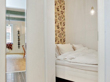 Mini sypialnia - alkowa z lustrem na drzwiach (25542)