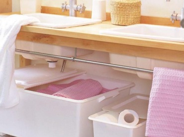 jeśli nie wiecie, gdzie i jak składać ręczniki w łazience, to tutaj znajdziecie podpowiedzi, czyli pomysły na przechowywanie ręczników. Mogą to być zabudowane, przeszklone szafki, osobne etażerki z drewna lub metalu, różnorodne wiszące półki lub koszyki i pojemniki - popatrzcie, podglądajcie, bo to dobre pomysły na zorganizowanie przestrzeni w różnych...