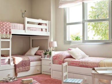 Piętrowe łóżka w biało-różowym pokoju dla dzieci (20264)