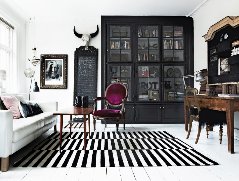 Czarno-biały salon w stylu eklektycznym