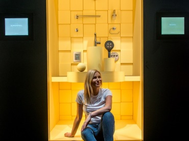 Kabina prysznicowa z żółtym podświetleniem (55704)