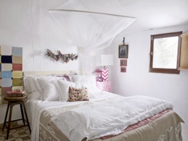 Biale moskitiery w aranżacji sypialni w różnych stylach (24906)