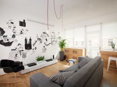 Szara sofa , czarne grafiki i różowe kable z żarówkami w aranżacji nowoczesnego salonu (22276)