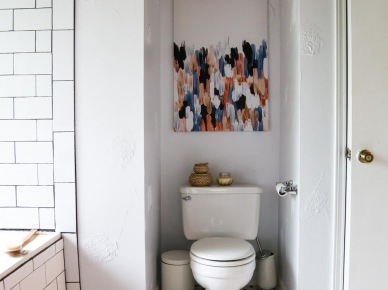 Abstrakcyjny obraz jako dekoracja w łazience (53585)