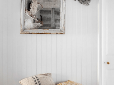 Kara Rosenlund - kolejny przykład białych wnętrz w rustykalnym stylu - to dom australijskiej stylistki. Piękny, w naturalnej oprawie, stylowy i...