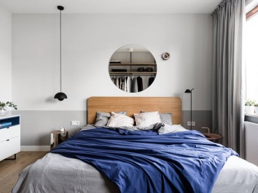 Sypialnia jest piękna i w swojej prostocie niezwykle efektowna. Drewniane wezgłowie łóżka wprowadza przyjemny oraz...