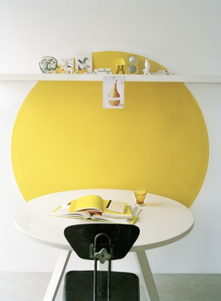 Żółty kolor we wnętrzach,żółty kolor na scianie,żółte akcenty w mieszkaniu,jak dekorować dom w żółtym kolorze,jak używać żółtego koloru,żółte dekoracje i dodatki do wnetrz,co pasuje do żółtego koloru,żółte meble,żółte a