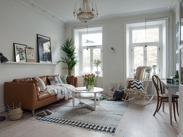Ciepła aranżacja salonu w stylu skandynawskim (48526)