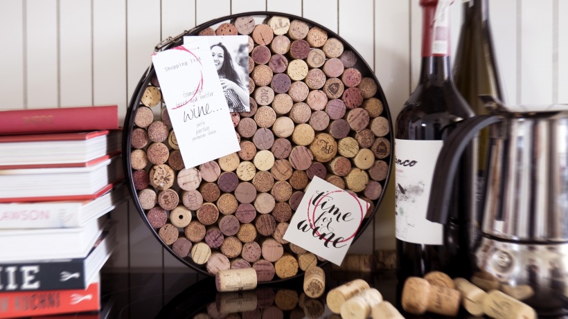 Dekoracyjna tablica z korków od wina DIY