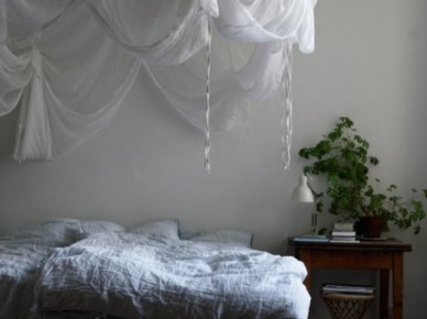 Biale moskitiery w aranżacji sypialni w różnych stylach (24910)