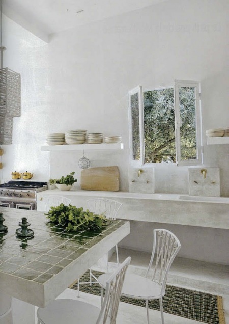 Kamienne półki w ,minimalistycznej kuchni