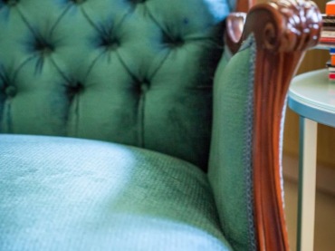 Elegancka turkusowa sofa (37374)