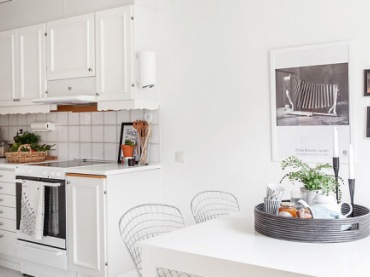 świetne mieszkanie, naprawdę ! otwarty salon z kuchnią z wyspą w typowo skandynawskiej stylistyce, w bieli, ale z...