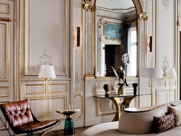 tylko w Paryżu maja odwagę do tak śmiałych zestawień. kipiące złotem ściany,odlotowe schody,kontrastujące kolory,...