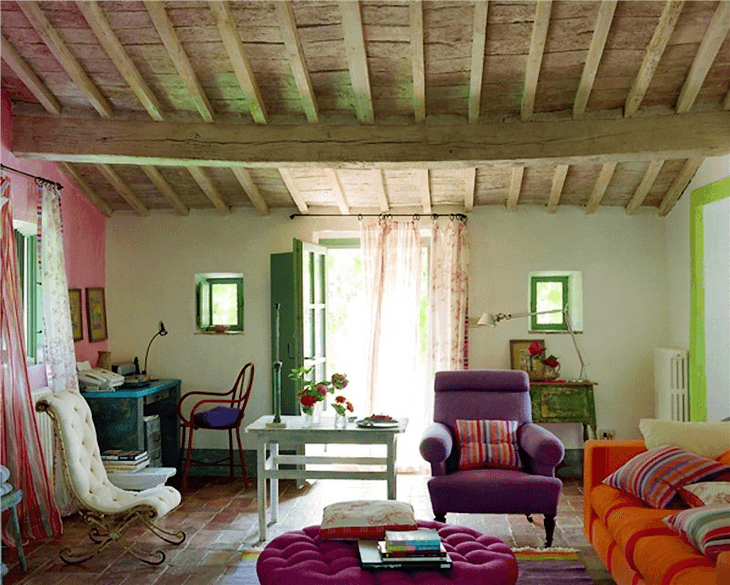 Włoski dom,kolorowe wnętrza,aranzacje w kolorach,soczyste kolory we wnetrzach,nietypowe wnetrza,śródziemnomorska aranzacja otwartej przestrzeni,włoskie insliracje,aranzaxja domu i ogrodu,wakacyjny kolorowy dom,dom w kontrastowych kolorach,fiolet