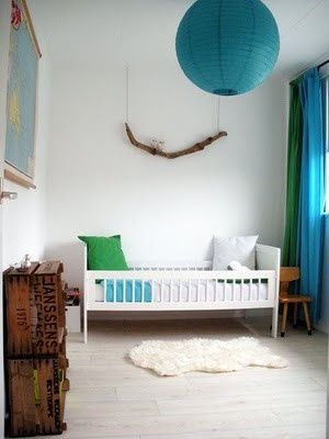 Jak wykorzystać drewniane skrzynki w dekoracji pokoju dla dziecka ?