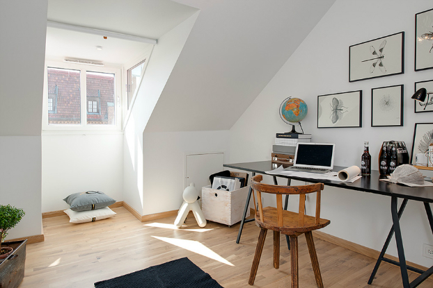 Skandynawska aranżacja,pokój w stylu skandynawskim,białe wnętrza,jak urządzić pokój biurowy,kącik do pracy,biurowy kącik w domu,mieszkanie na poddaszu