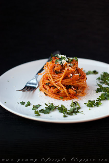 Yummy Lifestyle - Z uwielbienia dla jedzenia.: Spaghetti z krewetkami.
