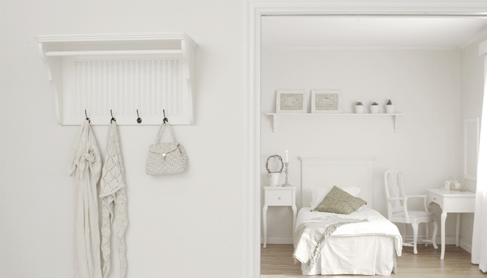 Aranżacja skandynawskiej sypialni w bieli