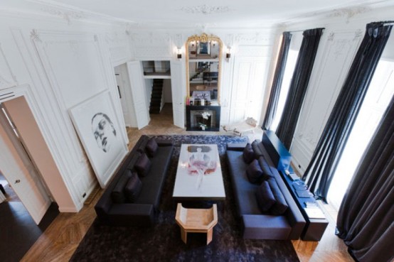 Paryż, naprzeciwko Luwru, mistrzowskie mieszkanie w kolorze białym i czarnym.