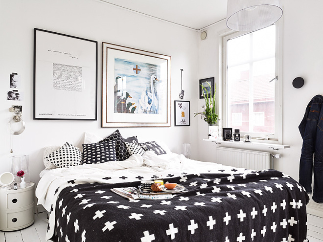 Biało-czarna sypialnia w stylu skandynawskim