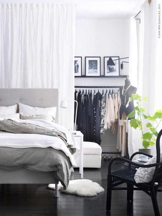 Jak przechowywać ubrania w mieszkaniu bez szafy? – LEMONIZE.ME