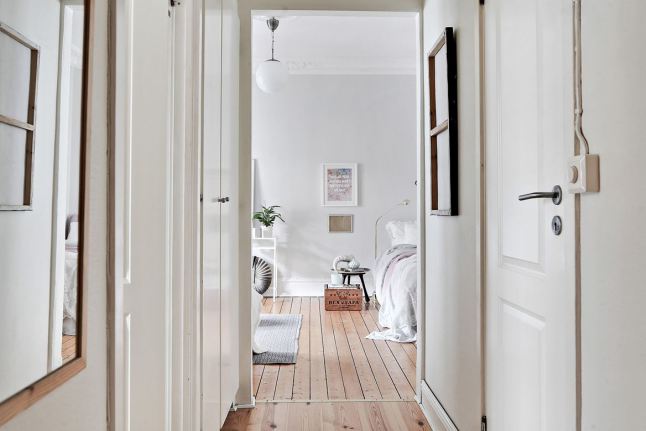 Drewniane podłogi w białych wnętrzach skandynawskich