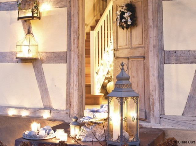 Dekoracje świąteczne z lampionami i wiankami