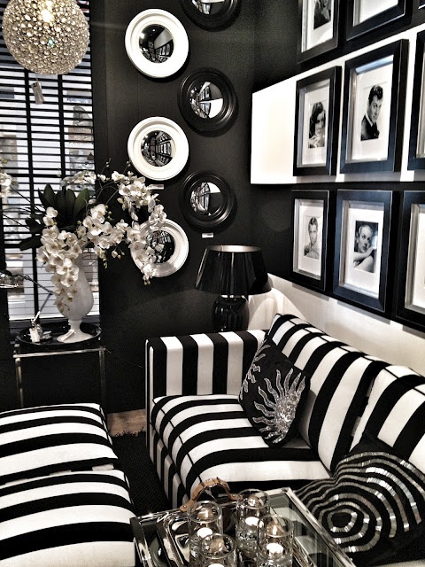 Czarno-biała aranżacja,czarne ściany,czarno-białe meble,czarno-biale dekoracje