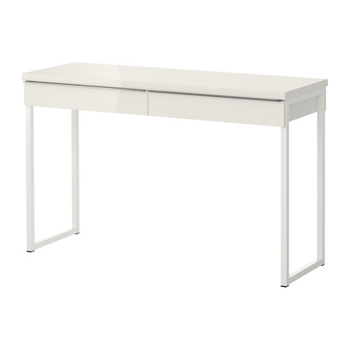 Białe biurko z IKEI