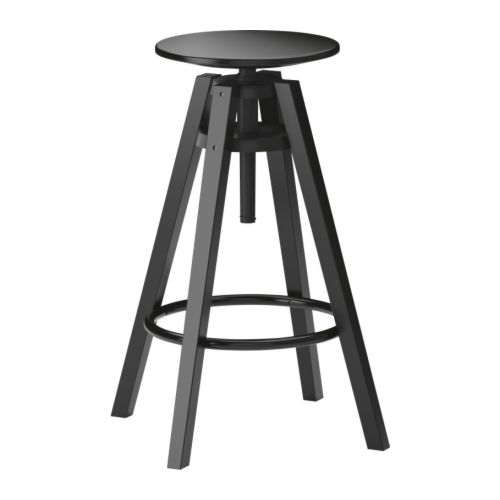 Czarny stołek barowy z IKEI
