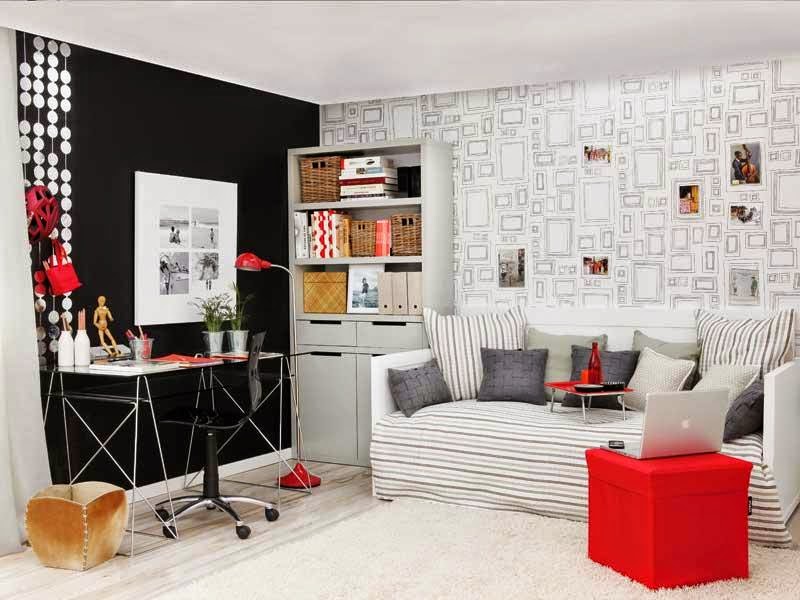 Czarna ściana,biała podłoga,graficzna czarno-biała tapeta na scianie,biala nowoczesna kanapa z tapicerką w paski,szare poduszki,czerwona kostka puf,metalowe nowoczesne biurko z białym blatem