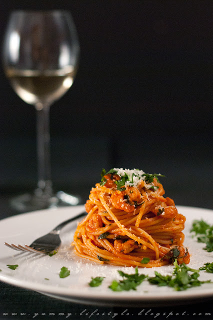 Yummy Lifestyle - Z uwielbienia dla jedzenia.: Spaghetti z krewetkami.